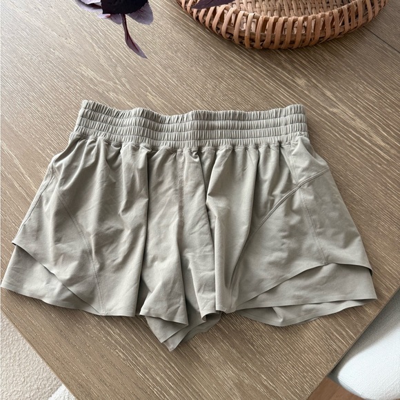 Lululemon Shake It Out High-Rise Running Short 2.5" Sheer Oak - Picture 3 of 6